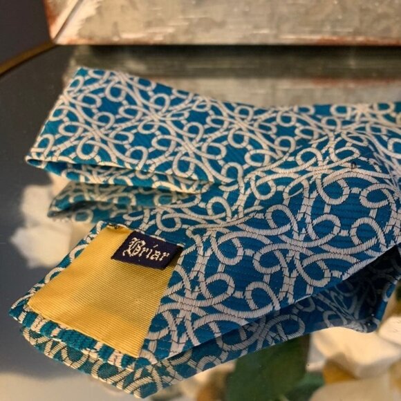 Vintage Blue and White Briar Silk Neck Tie - Picture 3 of 3